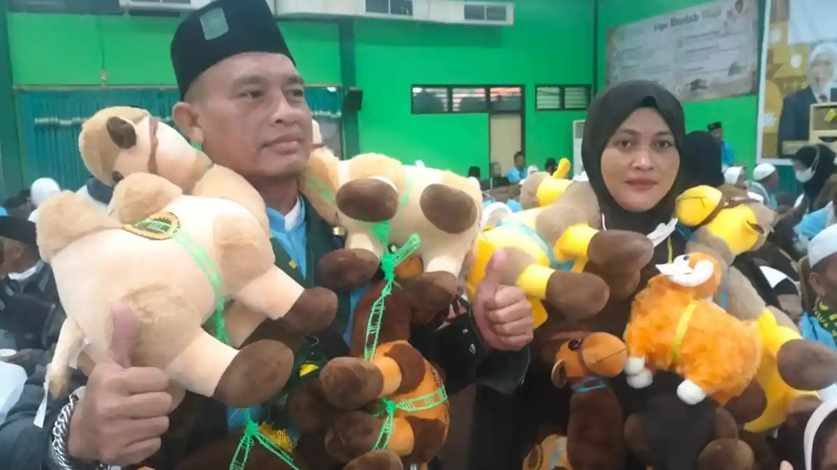 Kisah Jemaah Haji asal Gresik, Rela Dicibir Demi Bawakan Boneka dari Makkah untuk Anak Tercinta