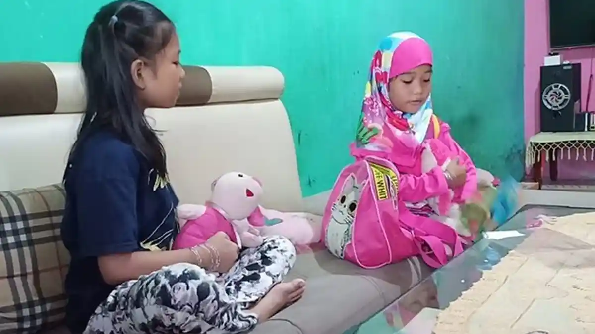Tips Ajarkan Anak agar tak Pelit Sejak Balita, Perhatikan Usia Si Kecil Kapan Mulai Mengerti Berbagi