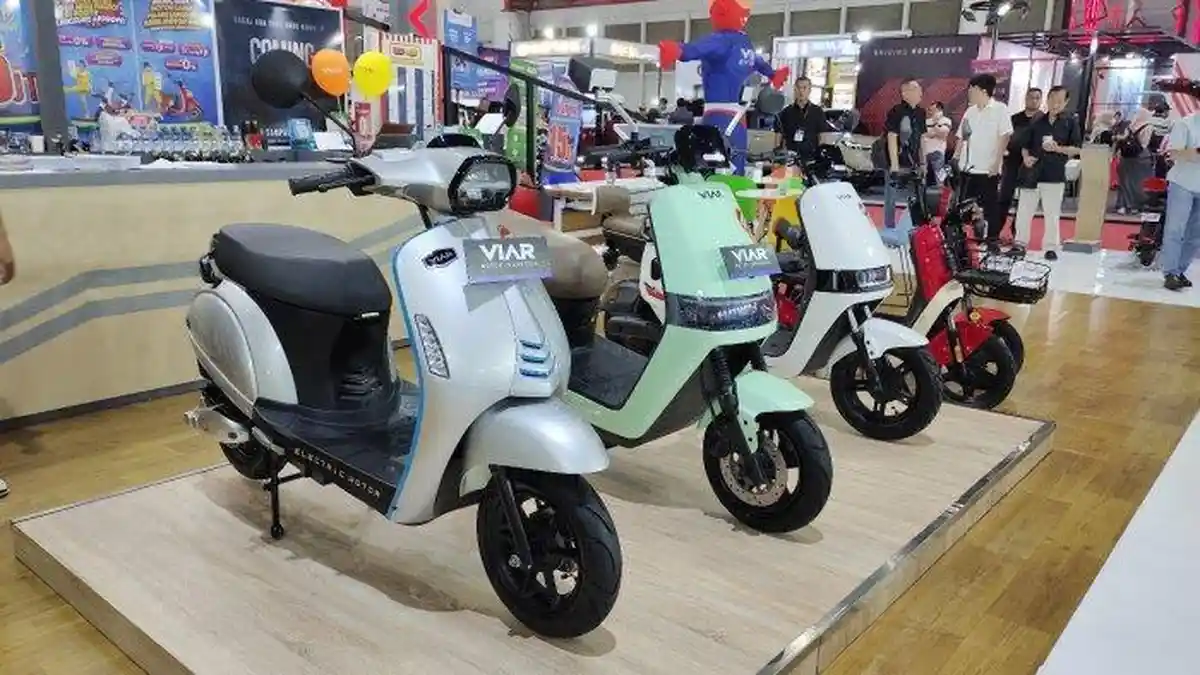 Dibandrol Rp 15 Jutaan, Ini Spesifikasi Motor Listrik Viar NX dan Viar EV1