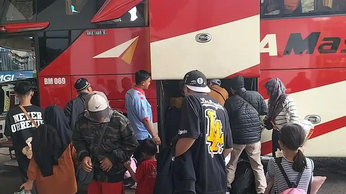 Puncak Arus Mudik Nataru 2024/2025, 1.300 Penumpang Tinggalkan Depok Lewat Terminal Jatijajar