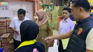 INSPEKSI-MENDADAK-Tim-Satgas-saat-melakukan-inspeksi-mendadak-harga-bera.jpg