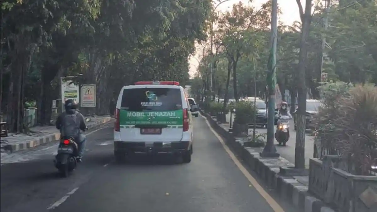Hendak Berobat ke RSUD Ibnu Sina Gresik, Pasutri Ini Dijambret di Jalan Wahidin Sudirohusodo