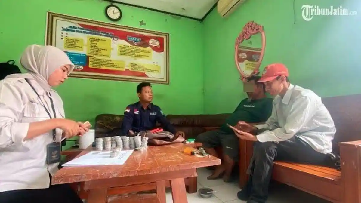 Pengakuan Pengemis di Ponorogo, Punya 4 HP Raup Rp12 Juta Sebulan,Uangnya untuk Salam Tempel Lebaran