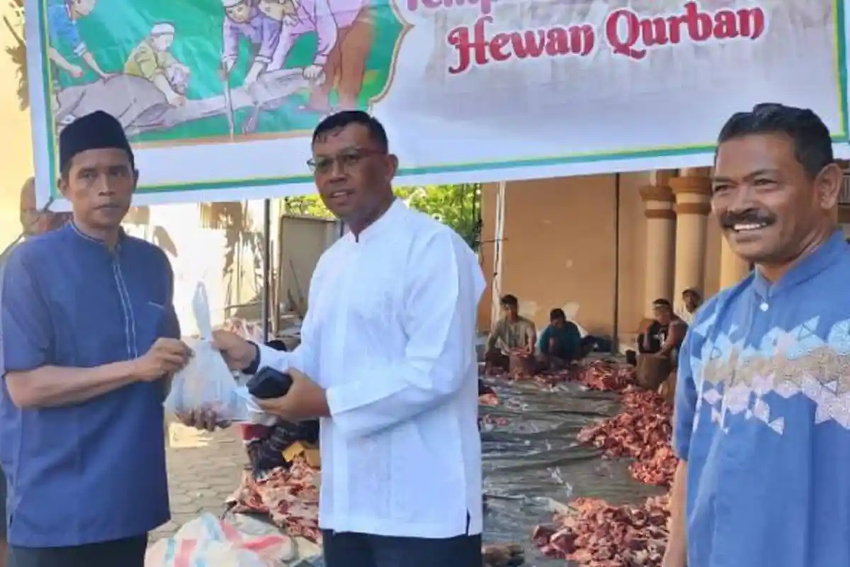 Semangat Berkurban, Polres Lombok Timur Sumbang 13 Ekor Sapi saat Idul Adha 1445 H
