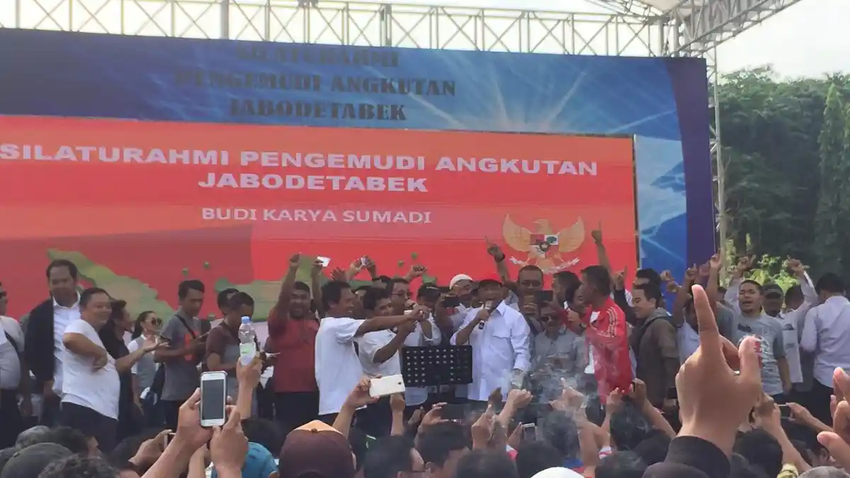 Silaturahmi Sopir Angkot Sejabotabek Bersama Menhub di Senayan