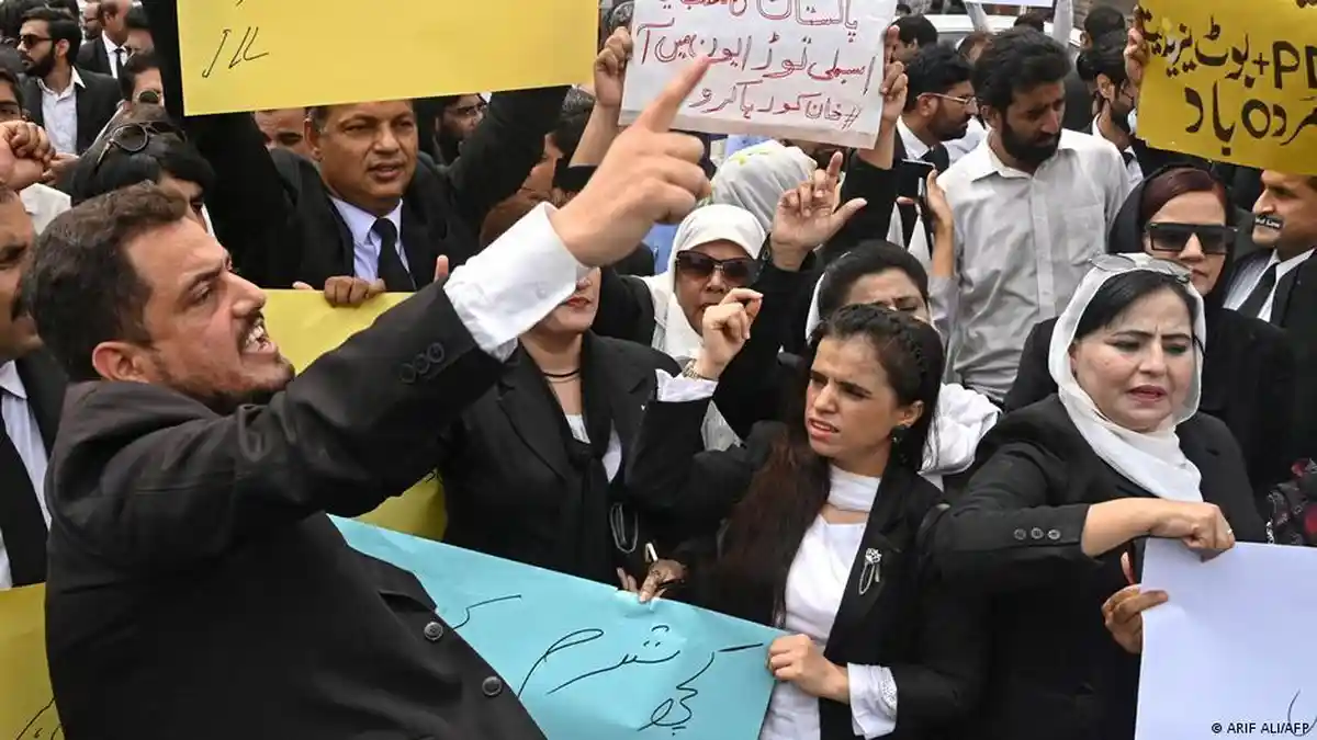 Pengacara Eks PM Pakistan Imran Khan Ajukan Banding