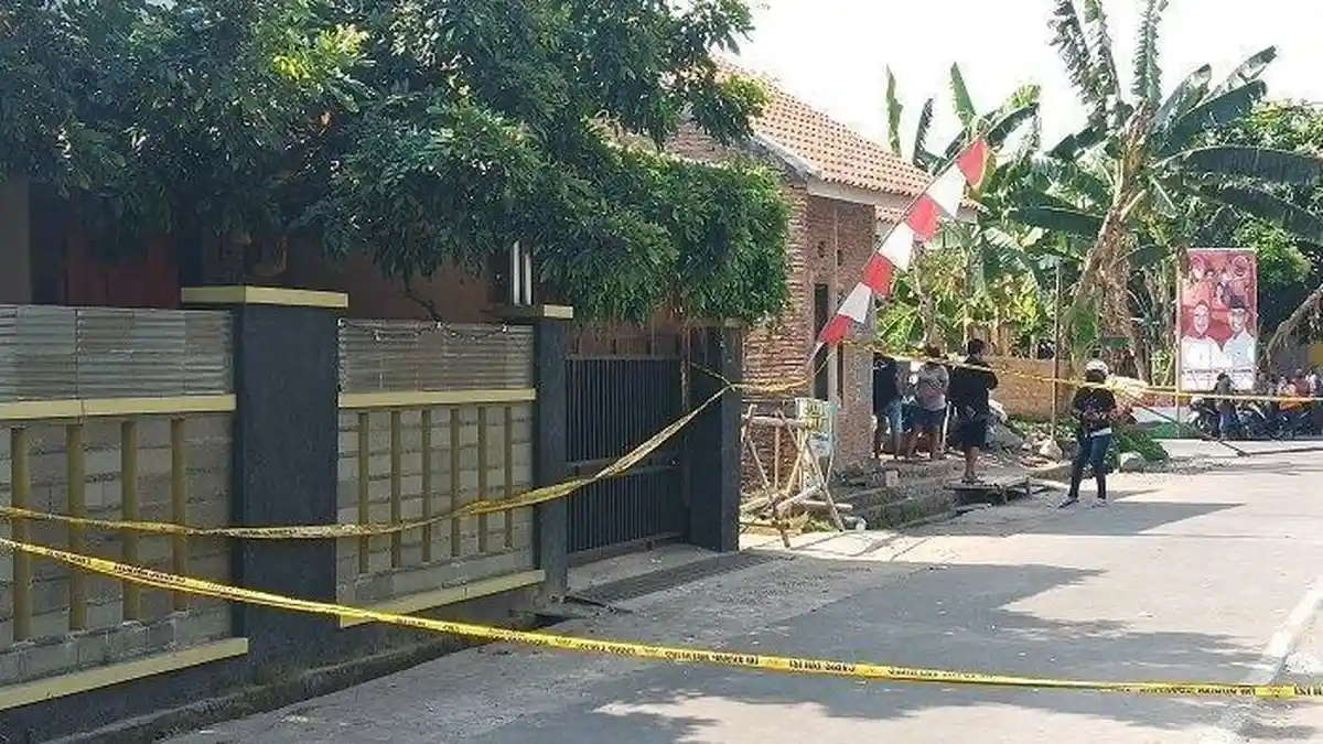Bau Mayat Satu Keluarga Dikira Bau Bangkai Ikan Koi