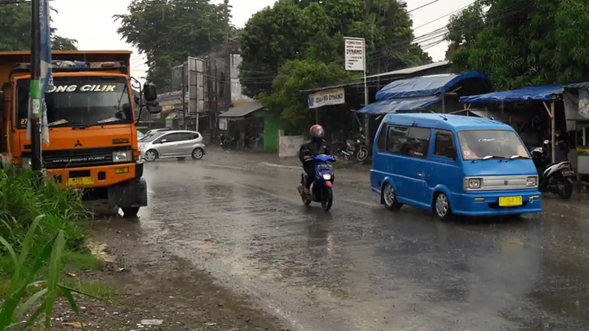 Hujan Guyur Kawasang Babakan Madang Bogor, Diperkirakan Akan Sampai Sore