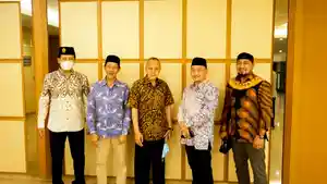 ketua-umum-ika-unissula-dr-agus-ujianto-msi.jpg