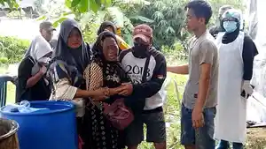 Tangis-Histeris-Sang-Ibu-Saat-Makam-Napi-Lapas-Narkoba-Banyuasin-Dibongkar-Untuk-Autopsi.jpg