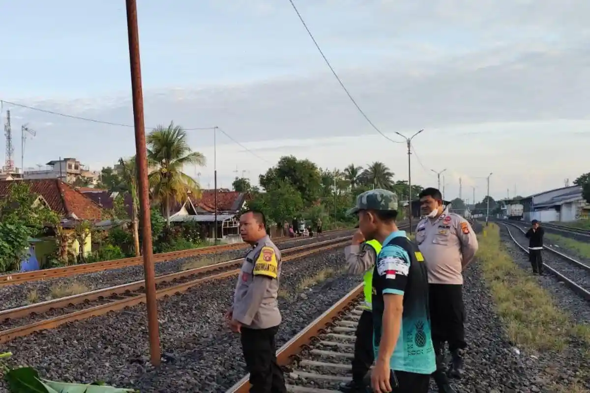Pria Tanpa Identitas Ditemukan Tewas Ditabrak Kereta Api di Prabumulih, Alami Luka Sangat Parah
