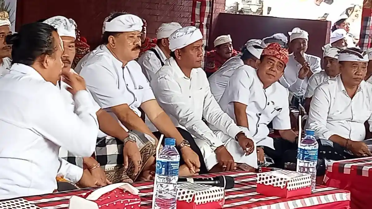Ketua DPRD Tabanan Hadiri Karya Pedudusan Alir Ngusaba Desa Mapahayu Nini lan Masupati Awig