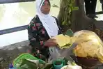 mbah-murni-penjual-semanggi-suroboyo_20170515_154229.jpg