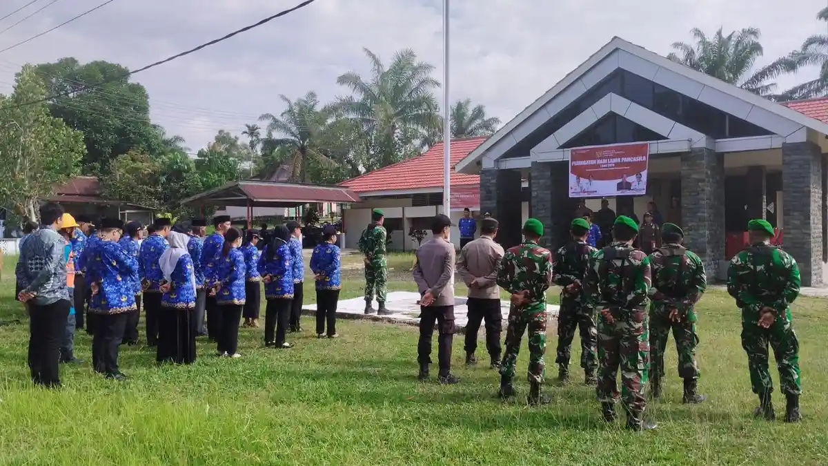 Semangat Pancasila, Forkopimcam dan Masyarakat Mandor Bersatu Apel Hari Lahir Pancasila 2026