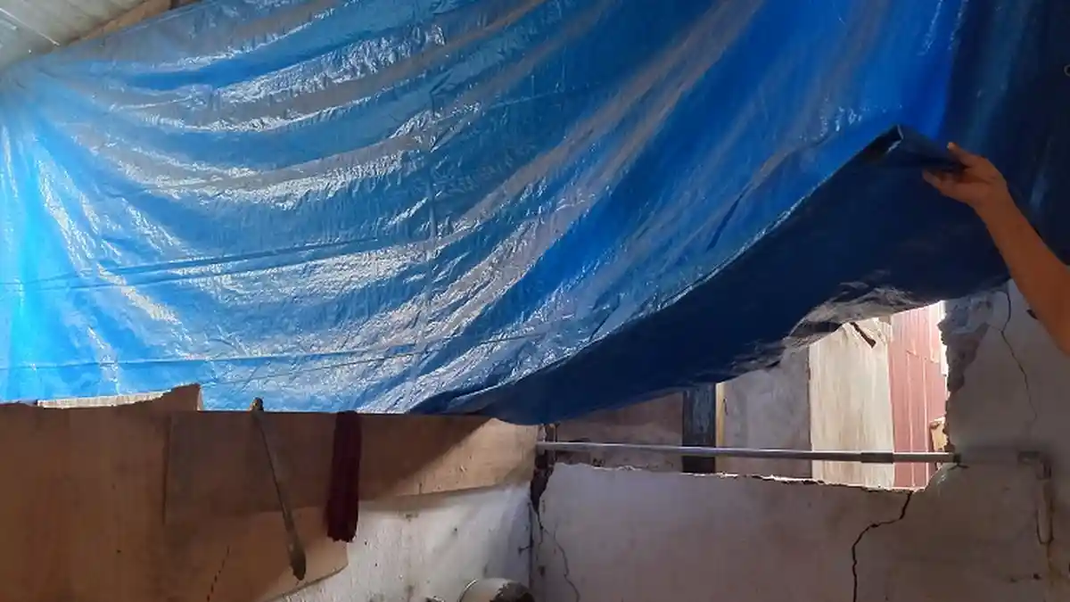HUSNA Korban Gempa Rumahnya Rusak Parah Pasrah Liat Tetangga Terima Bantuan