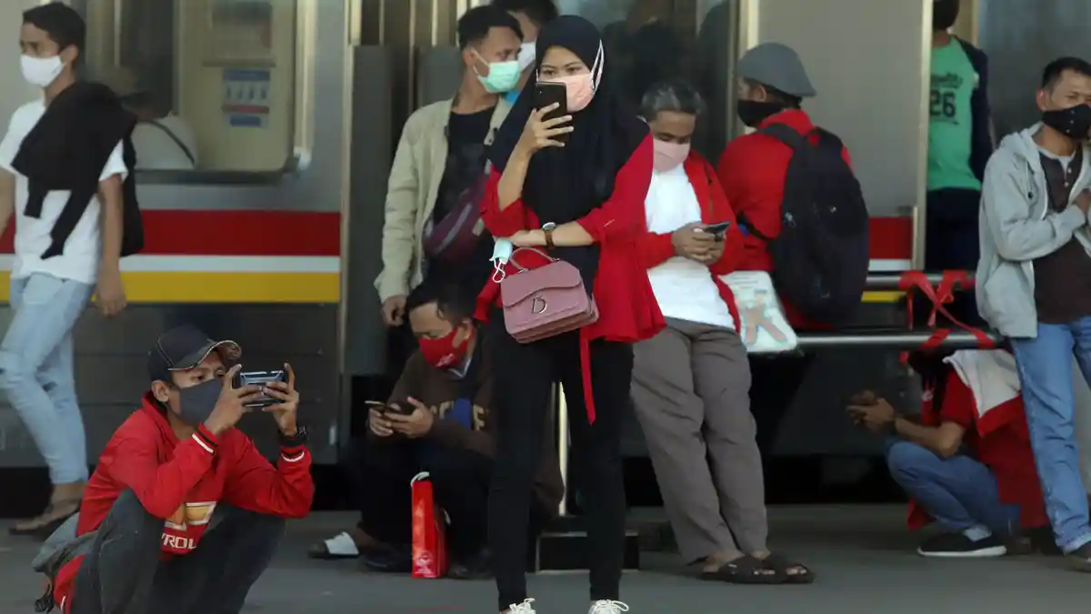 Jumlah Penumpang KRL Pada November 2020 Menjadi yang Tertinggi Selama Pandemi Covid-19