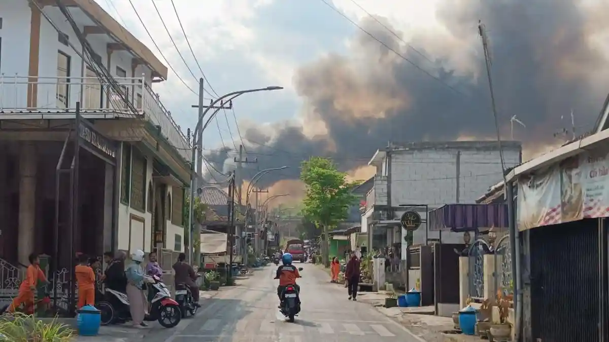 Breaking News TPA Supit Urang Malang Terbakar, Damkar dan Ambulans Menuju Lokasi