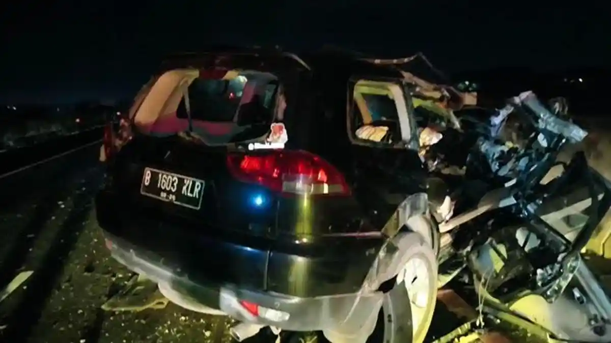 Mobil Mitsubishi Pajero Kecelakaan di Tol Krian-Gresik, Sopir Diduga Mengantuk