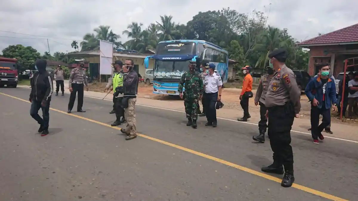 Video Pemudik Gunakan Atribut Polisi Agar Lolos dari Penjagaan, Kasat Lantas: Putar Balik