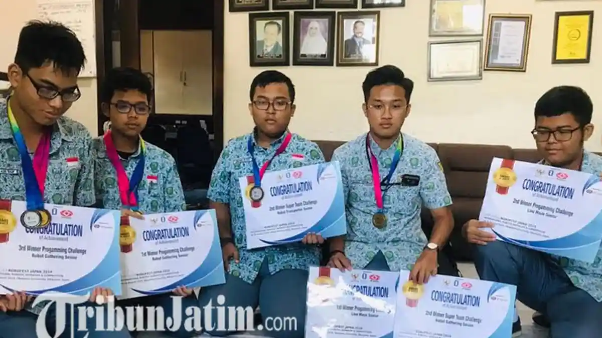 Tiga Tim SMA Muhammadiyah Dua Surabaya Juarai Kompetisi Robot di Jepang
