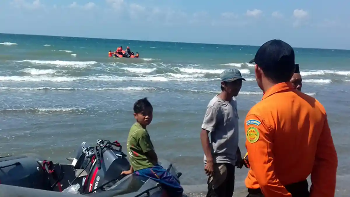 Pencarian Dua Nelayan Hilang Terkendala Gelombang Tinggi di Perairan Jeneponto
