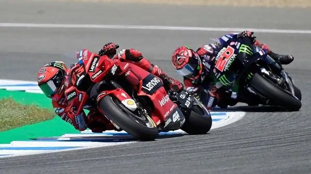 Perebutkan Juara Dunia MotoGP 2022, Bagnaia Siap Lawan Quartararo di ...