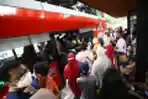Antre Naik Bus Wisata TransJakarta