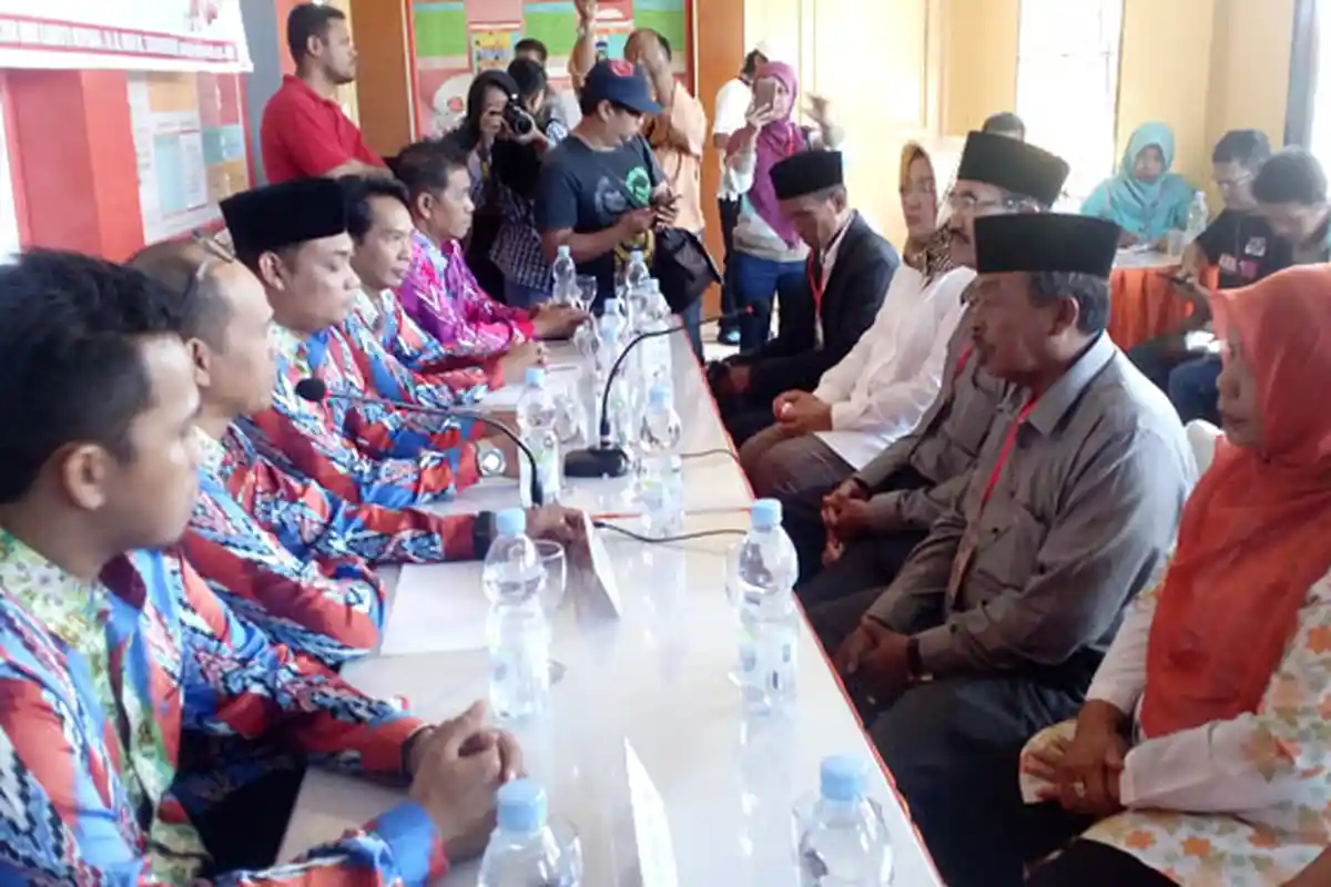 KPU Mempawah Hitung berkas Dukungan Dua Paslon Jalur Perseorangan