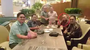 Eks-Anggota-Dewan-Perwakilan-Rakyat-DPR-dari-PDI-P-Ismail-Thomas-kedapatan-nongkrong.jpg