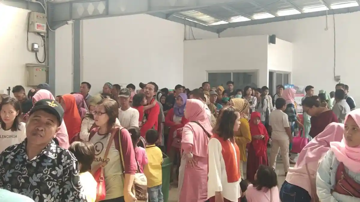 H+2 Lebaran Stasiun Tanah Abang Ramai Calon Penumpang