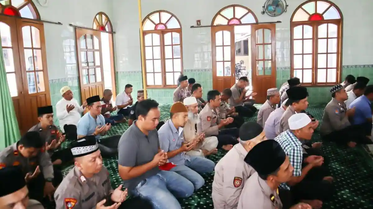 Tangis dan Doa Penembakan 3 Polisi Oleh Oknum TNI, Polres Padangsidimpuan Sholat Ghaib dengan Rakyat