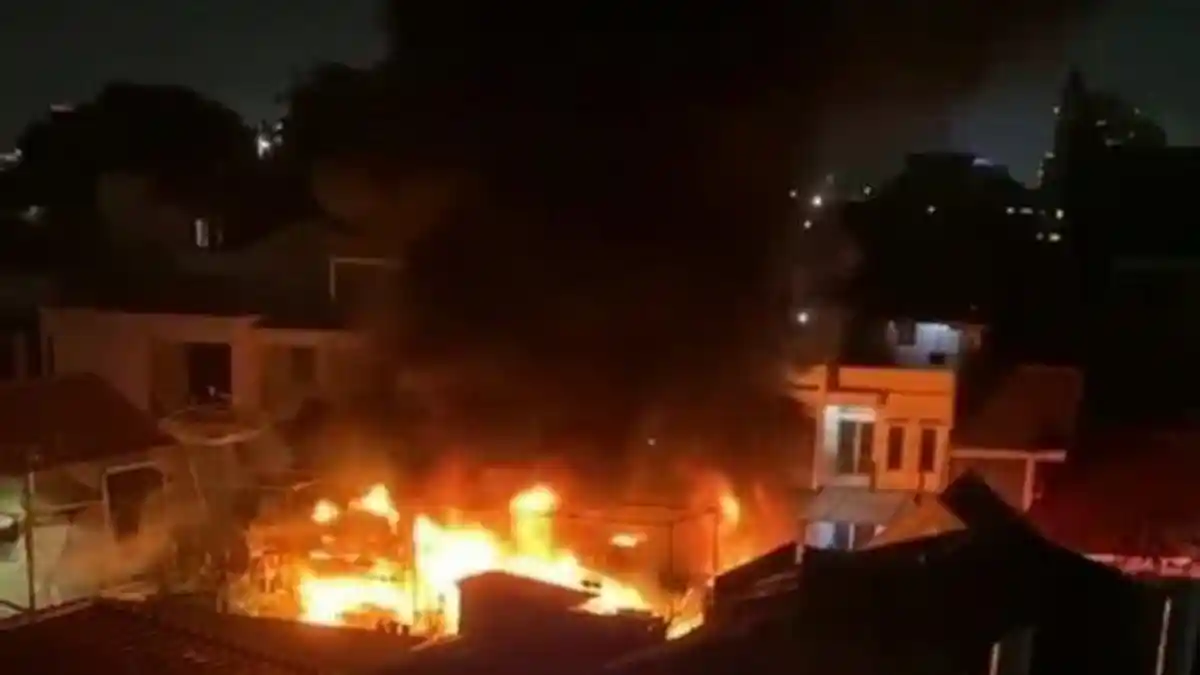 Kebakaran Hebat Asrama Mako Brimob Kelapa Dua Depo Diduga Akibat Arus Pendek Listrik