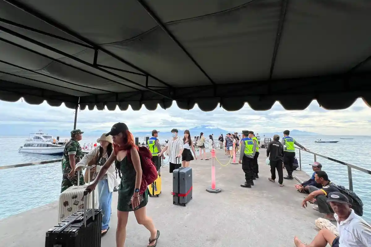 APES! Pelabuhan Tersibuk Tak Punya Ruang Tunggu Memadai di Banjar Nyuh di Desa Ped