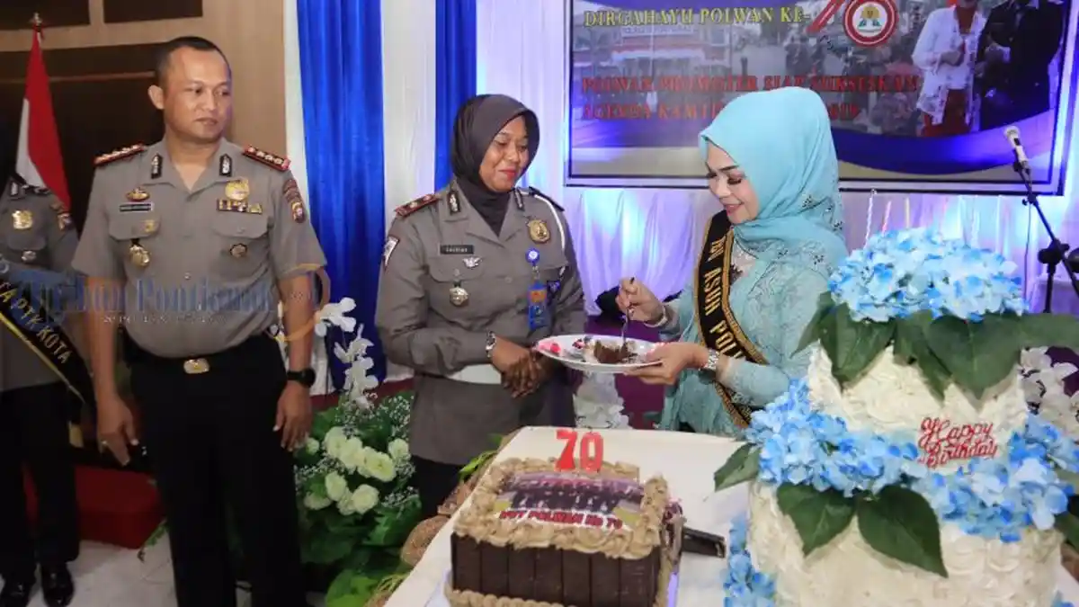 Rayakan HUT Polwan ke 70, Polwan di Pontianak Potong Kue dan Tumpeng - ulang-tahun_20180829_170558.jpg