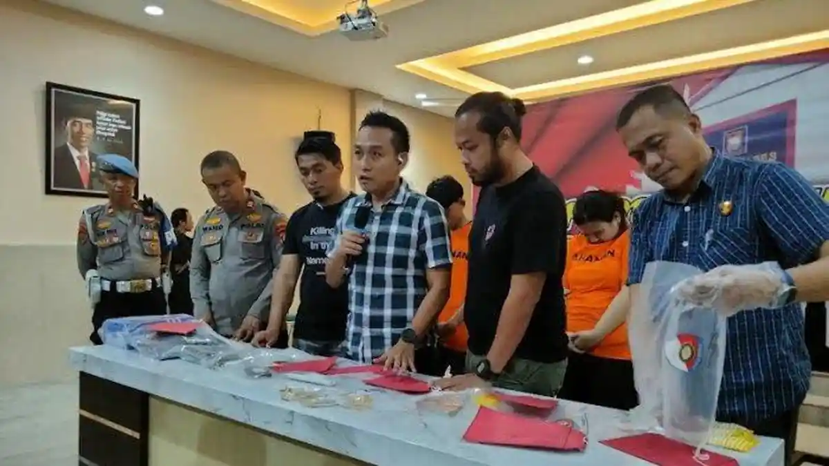 KRONOLOGI Mahasiswi Ajak Pacarnya Bunuh Dan Rampok Nenek Renta. Aksi Sadis Belajar Dari Internet
