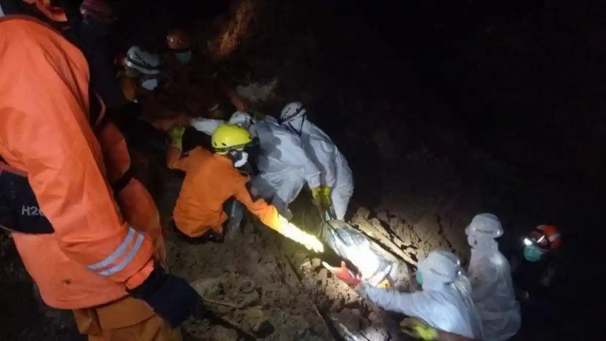 Tim SAR Temukan 3 Jasad Lagi, Jumlah Korban Meninggal dari Longsor di Sumedang Jadi 28 Orang 