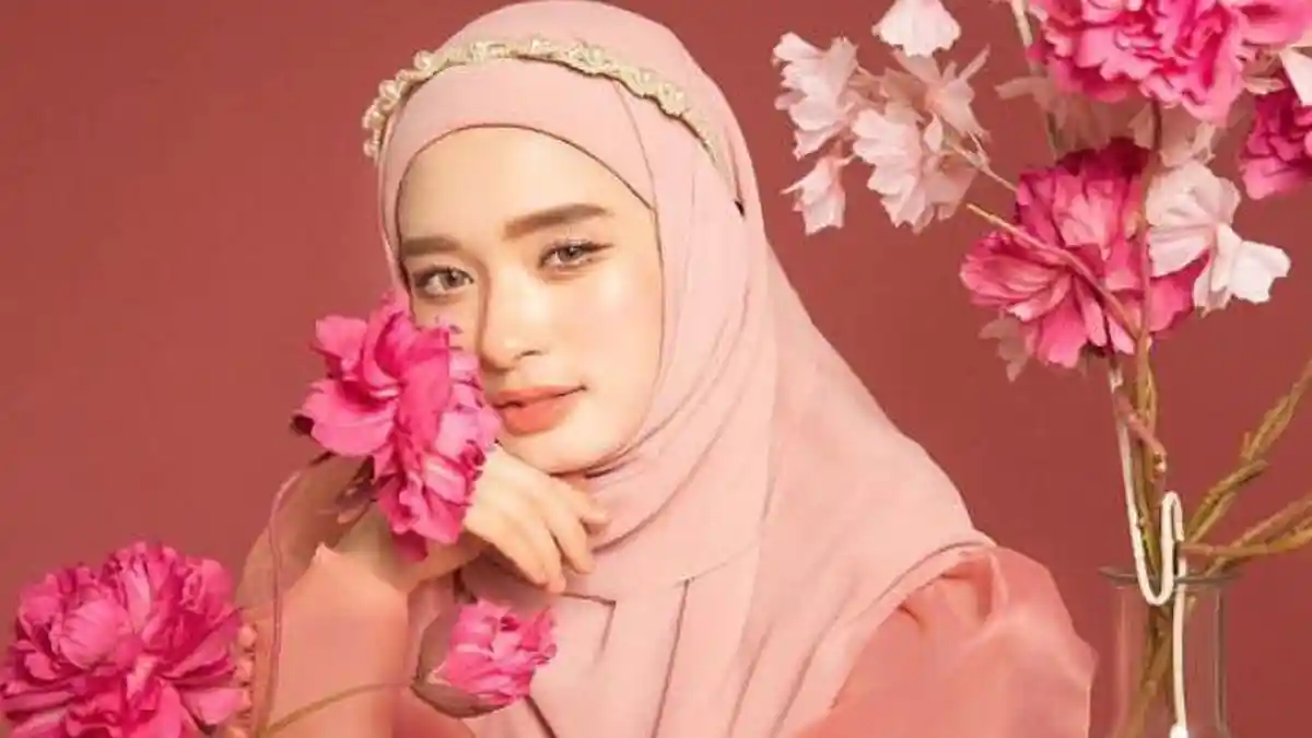Rahasia Wajah Glowing Ala Inara Rusli, Ada Pengaruh Air Wudhu