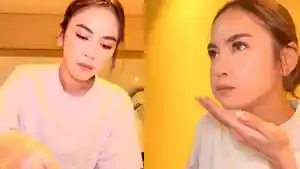 Mahalini-mencicipi-makanan.jpg