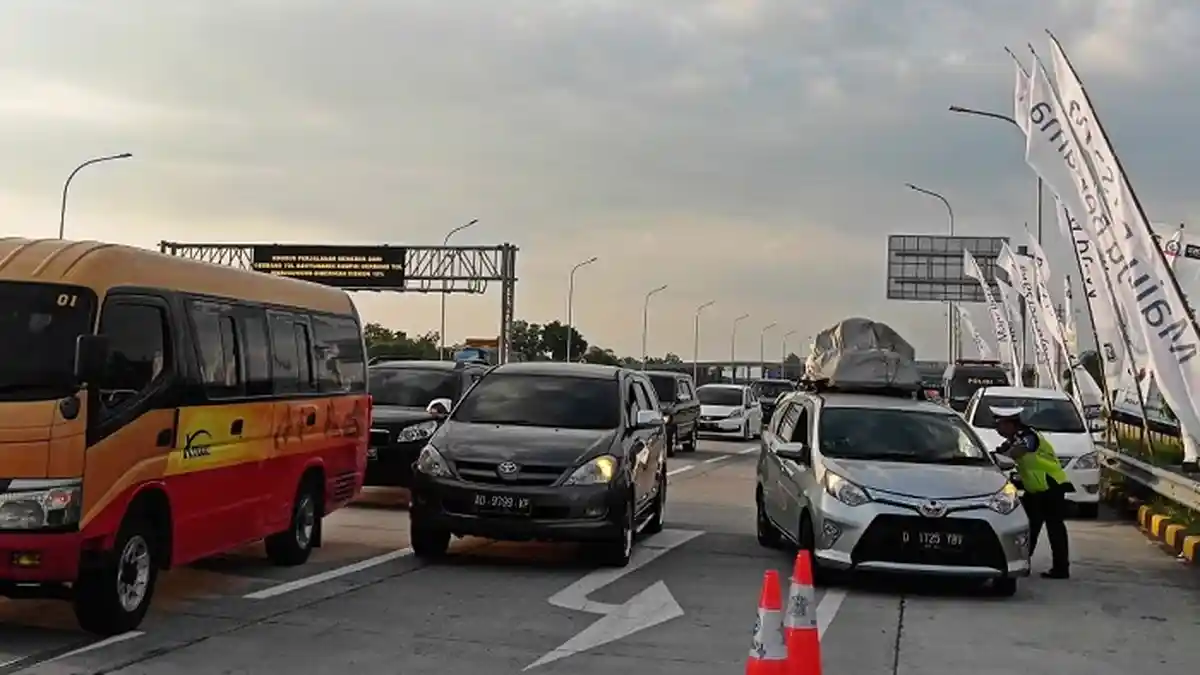 Jumat (31/5) 15.322 Mobil Lewat di Exit Tol Ngasem Solo, Puncak Mudik Diprediksi Sabtu Malam