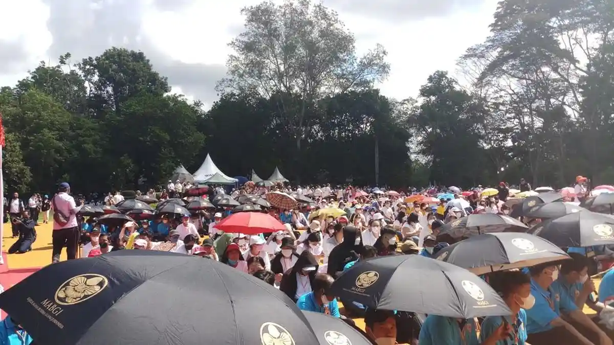 2 Tahun Rayakan Secara Daring, Peserta Waisak Bersyukur Bisa Ibadah Langsung di Candi Borobudur