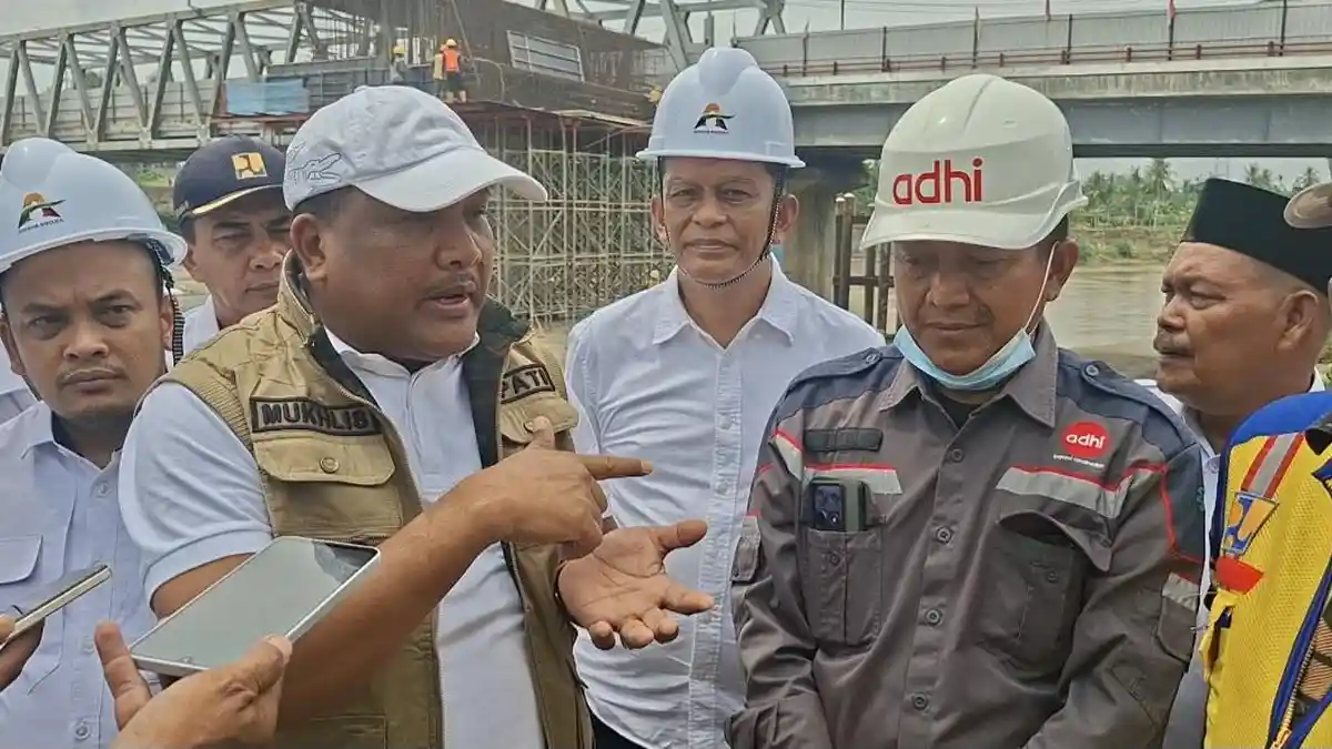 Bupati Bireuen Minta Rekanan Pembangunan Jembatan Kutablang Tambah Pekerja