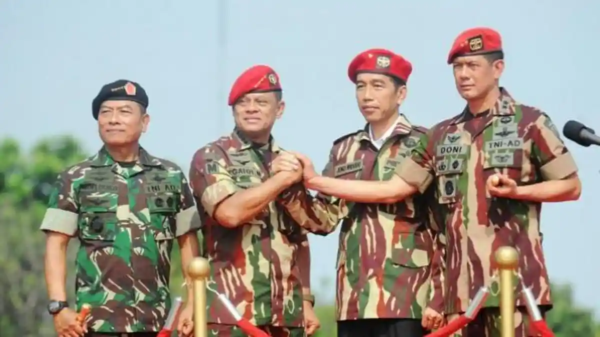 Presiden Jokowi Bagi-bagi Sepeda untuk Anak Yatim