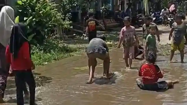 Warga-Kabupaten-Nganjuk-kembali-melakukan-aksi-protes-dk.jpg