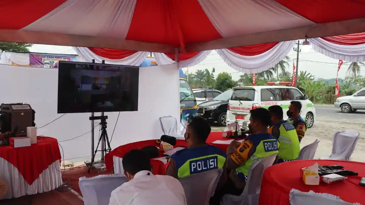 Kapolresta Deli Serdang Mengikuti Zoom Meeting Koneksi Antar Posko Ops Ketupat Toba-2022 Polda Sumut