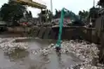 Sampah Menggunung di Manggarai
