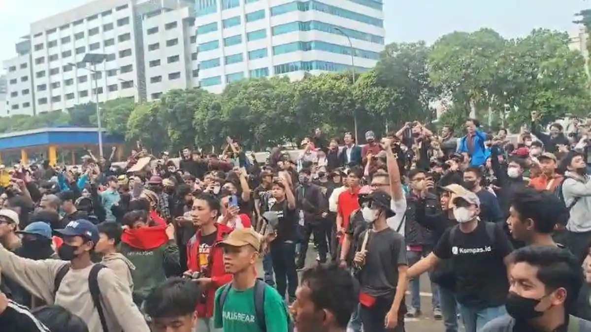 Kondisi Pendemo di DPR yang Ditangkap Polisi, Bibir Pecah dan Hidung Patah, Didampingi 20 Pengacara