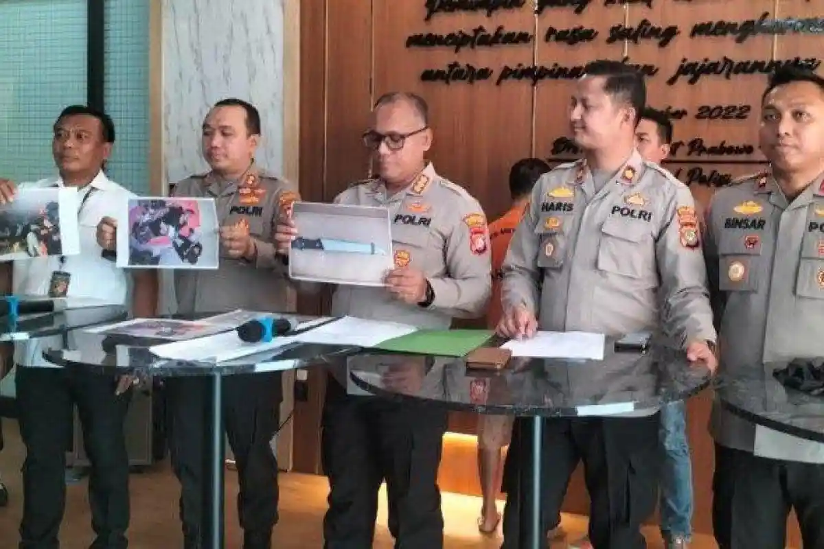 Minum Obat Batuk Puluhan Saset, Itulah Cara Pria Ini Mengelabuhi Polisi Setelah Membunuh Ayah Tiri