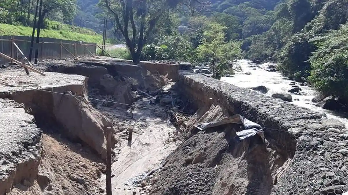 Rapat Pasca Banjir dan Longsor di TWA Mega Mendung, Walhi Sumbar Minta Bangunan Tak Berizin Ditindak
