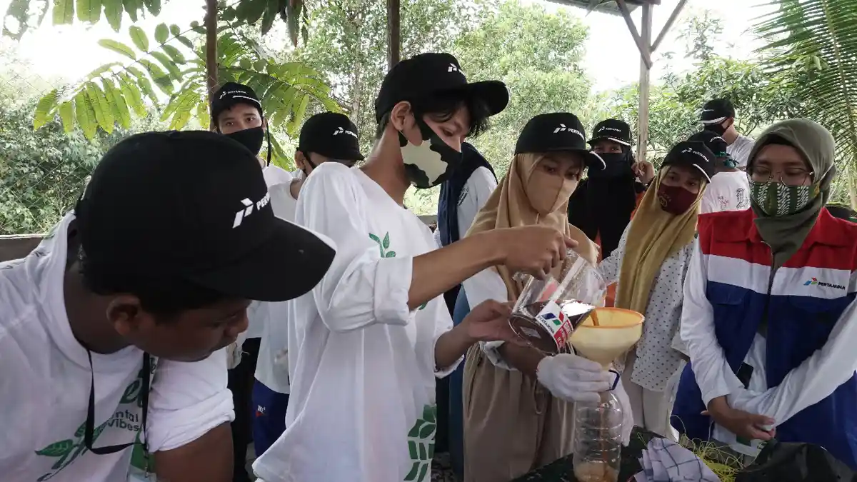 Peduli Lingkungan, Pertamina Ajak SALAM ITK Balikpapan dan SMKN 6 Manfaatkan Limbah Plastik