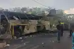 20260506-_-Bus-ALS-Hangus-Terbakar-Usai-Kecelakaan-di-Muratara.jpg
